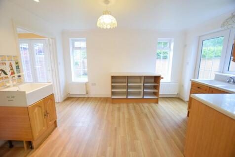 The Martells, Barton On Sea, New Milton, Hampshire. BH25 7BG photo 3