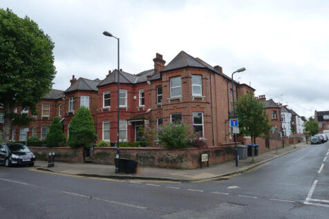 3-bed flat on Anson Road, Cricklewood, London, NW2, £2,350/mo
