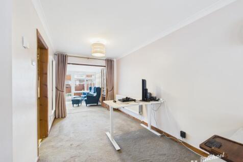 CAM02773G0-PR0349-STILL008