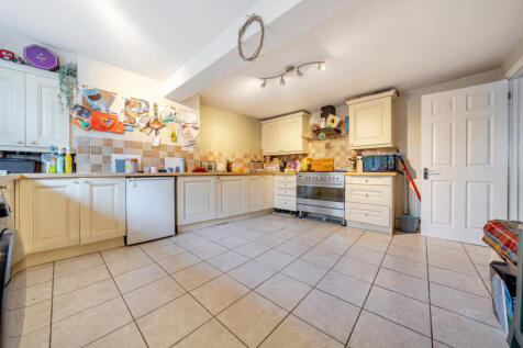 1369918-10-68f8a4...