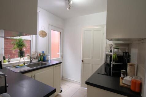 Pitcroft Avenue, Reading photo 3