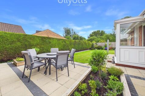 Patio Area and Ga...