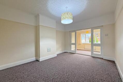 Seacroft Road 14 - Lounge FRont.jpg