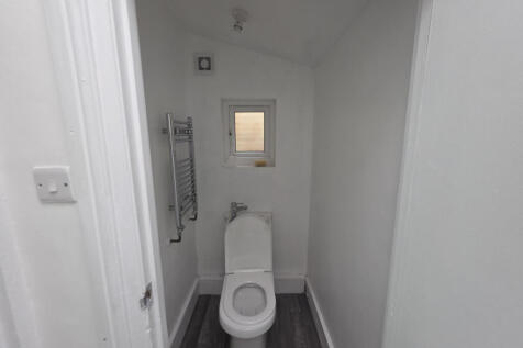 London Road, Romford, RM7 9DJ photo 5