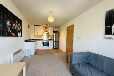 Charming apartment with parking **AVAILABLE NOW**