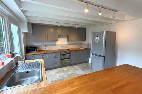 kitchen 2.jpg