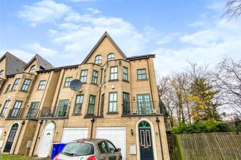 6-bed semi-detached on Schuster Road, Manchester, M14, £4,160/mo