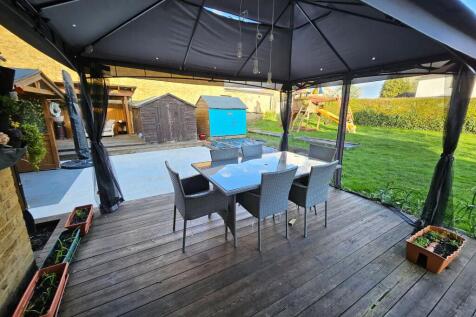 GARDEN DINING