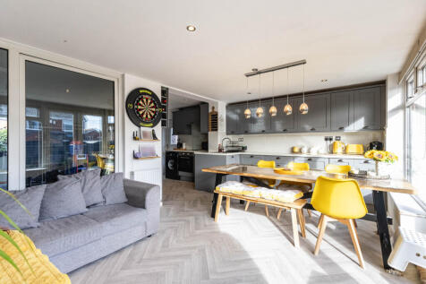 Family/ Kithen Room