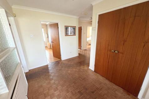 Hallway a.jpg