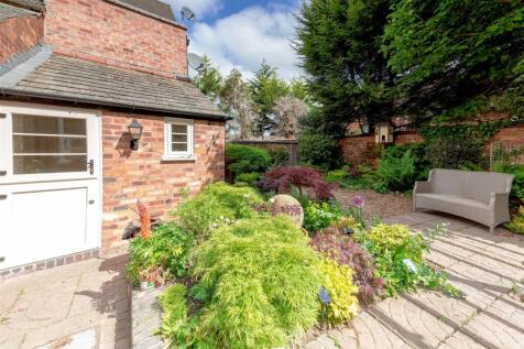 Rear Garden area 1 SAPL4690-20250515-DxO_DeepPRIME