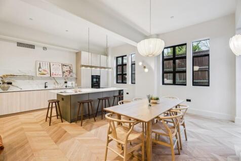 Tring, HP23 - property photo