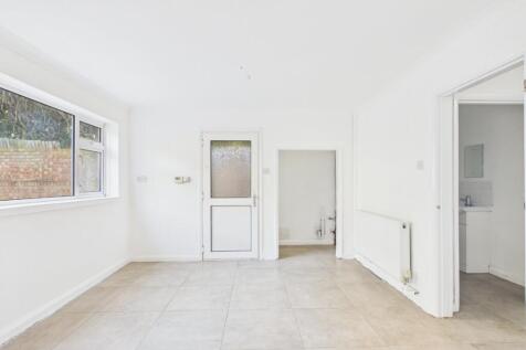 Shoppenhangers Road, Maidenhead, Berkshire, SL6 photo 4