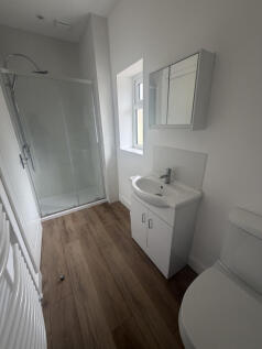 room1 ensuit (3)