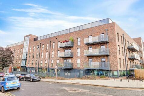 14-0a2eJHPropWorld - Flat 5, 7 Station Approach - 