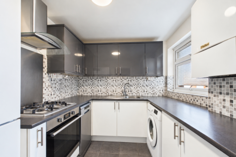 Mintern Close, Hedge Lane, LONDON, N13 photo 4