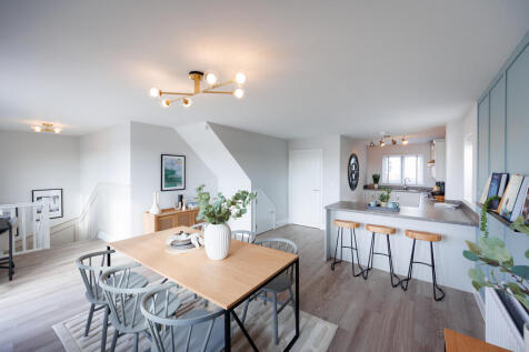 B-VDSW-NORT-ELM-115-DININGKITCHENDOORCLOSED