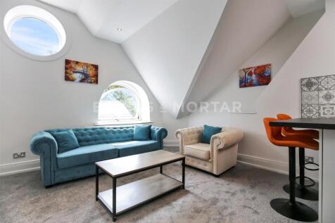 3-bed flat on (£158pppw) Osborne Road, Jesmond, Newcastle Upon Tyne, NE2, £2,054/mo