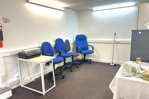 Commercial Property to rent Image 3