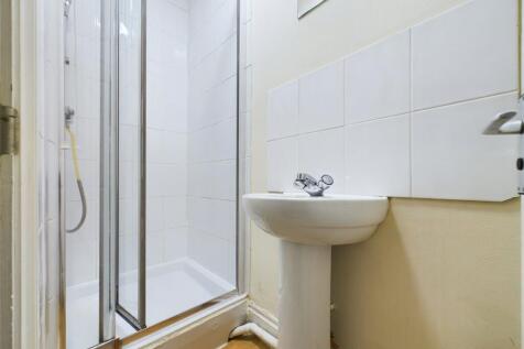 Bathroom-To-Rent