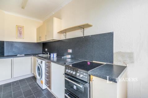 Second Floor Flat, 5 Albert Road, Bognor Regis, PO21 photo 3