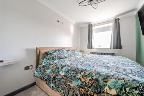 MASTER BEDROOM excl dressing area.jpg