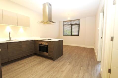 1-bed flat on Dawsons Square, Pudsey, £850/mo