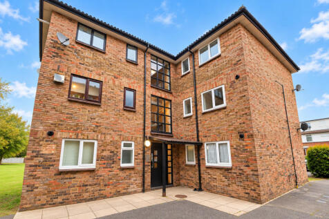1-bed flat on Littlebury Green, Basildon, SS13, £900/mo