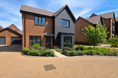 Crowthorne, RG45 - property photo