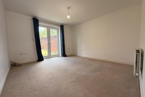 Redworth Drive, Amesbury, Wiltshire photo 4