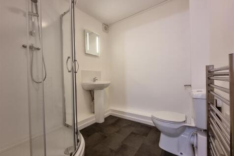 Flat 14 Shower Room.jpg