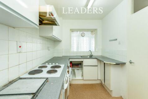 Lampeter Close, Woking, GU22 photo 4