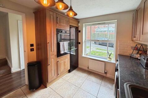 Alder Road, Hampton Hargate photo 3