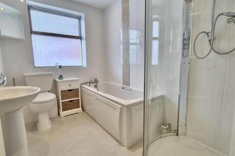 BATHROOM/WC