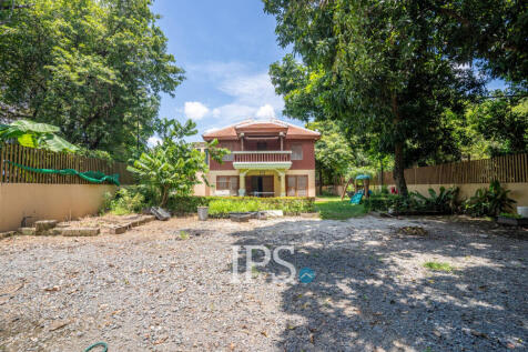 2 Bedroom Villa For Sale - Nirouth, Phnom Penh