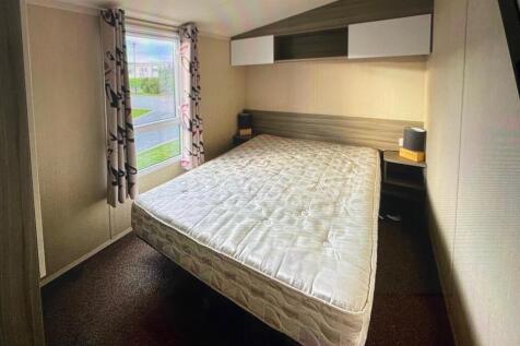 Static Caravan Bedroom.jpg