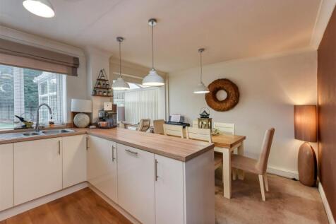 23 Glendale Close-kitchen1.jpg