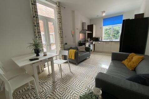 5-bed house on Harrington Drive, Nottingham, NG7, £3,607/mo