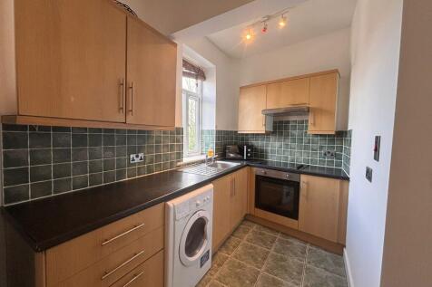 Flat 4, Park Crescent, Bradford photo 3