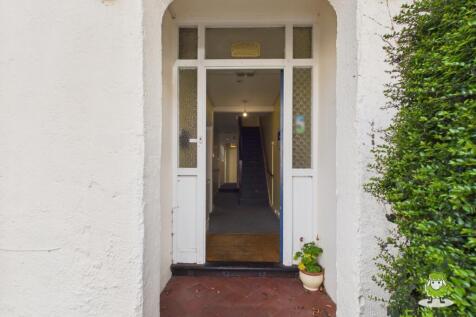 EweMove Estate Agents Basingstoke - 5 Wallis Road 