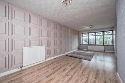 Living / Dining Room:
