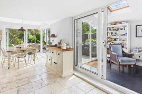 CAM02545G0-PR0475-STILL035