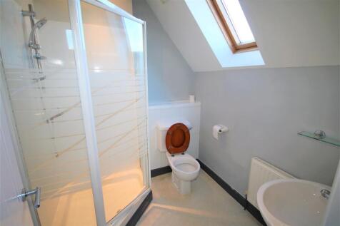 Bedroom 2 En Suite.JPG