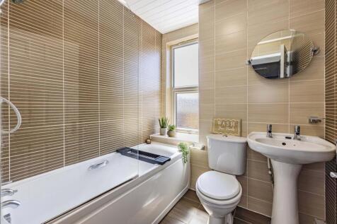 Newly Refurbished // West End // 5 Bed // AUG 2027 photo 4