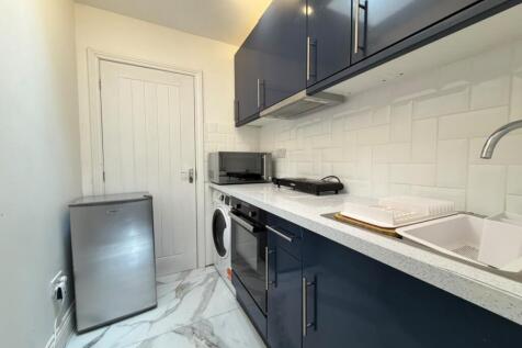 Harvey Road, Ruislip photo 3