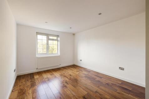 Hermitage Close, E18