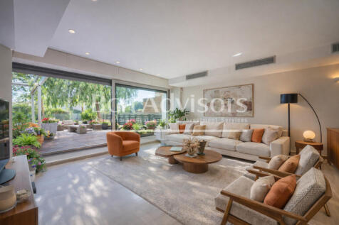 Deslumbrante-moderna-casa-con-jardin-terraza-y-...