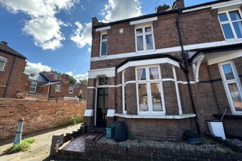 4-bed terraced on 4 bed student house, Victoria Road, CV31 3PX, £2,100/mo