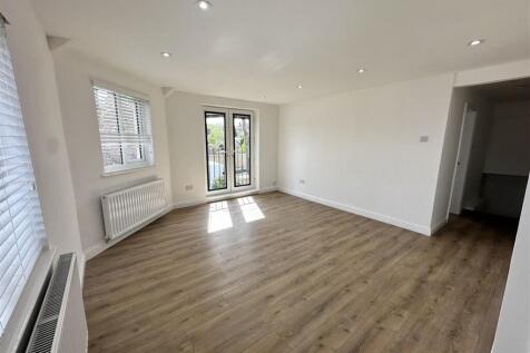 Clarence Road, Hale photo 4