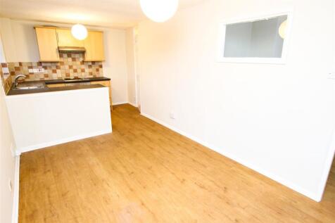 OPEN PLAN LIVING/ DINING/ KITCHEN AREA